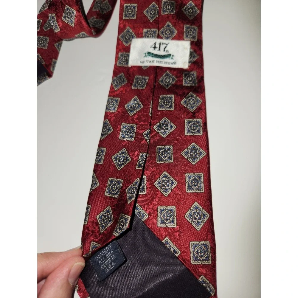 Van Heusen 417 Silk Mens Red Blue Gold Geometric Pattern Classic Neck Tie